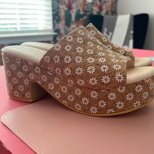 BEACH by Matisse Womens Cork Daisy Platforms